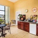 Howard Johnson By Wyndham Panama City 